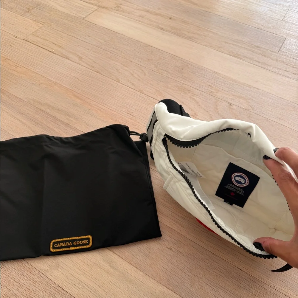 NWT Canada Goose White Belt Bag with Black Accents - Picture 3 of 6